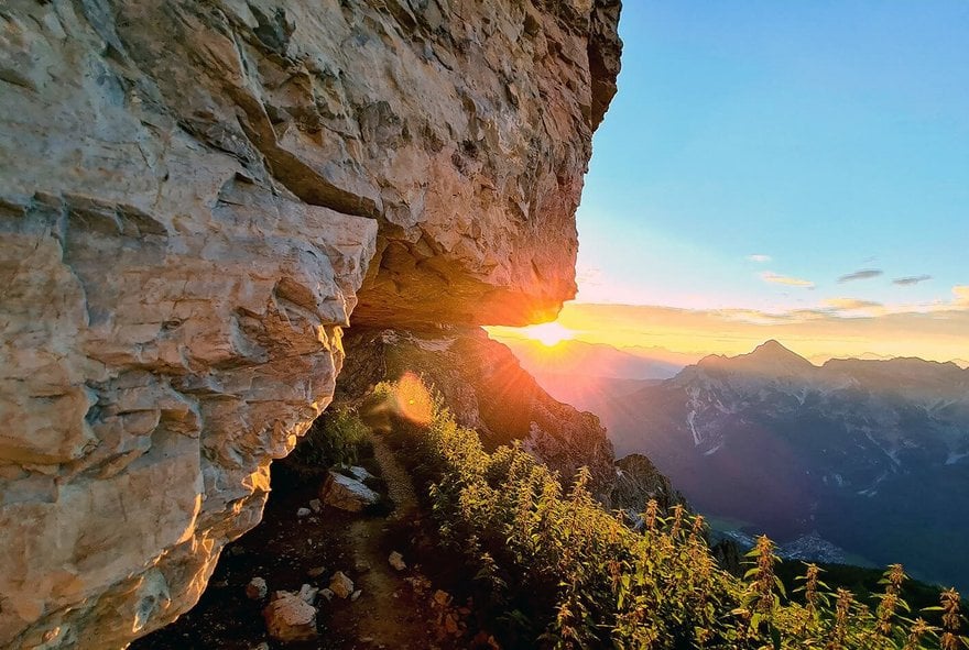 Sonnenaufgang an den Felsen mit Panorama in der Schlick 2000