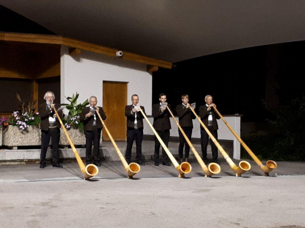 Alphornbläser beim Platzkonzert