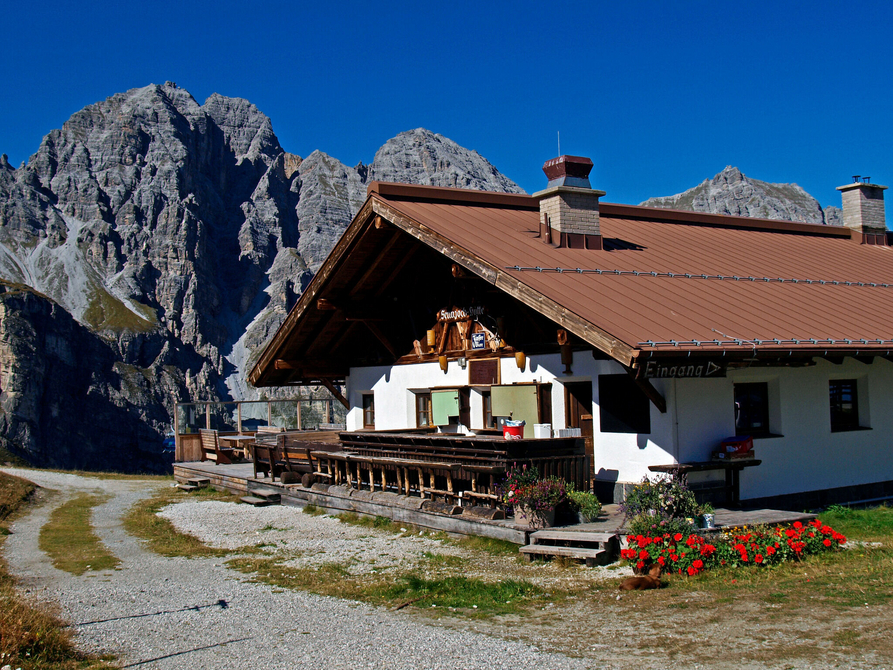 Sennjoch Alm Sommer.JPG