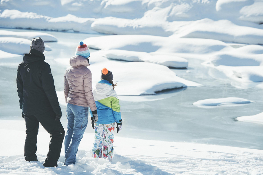 Familie im Schnee