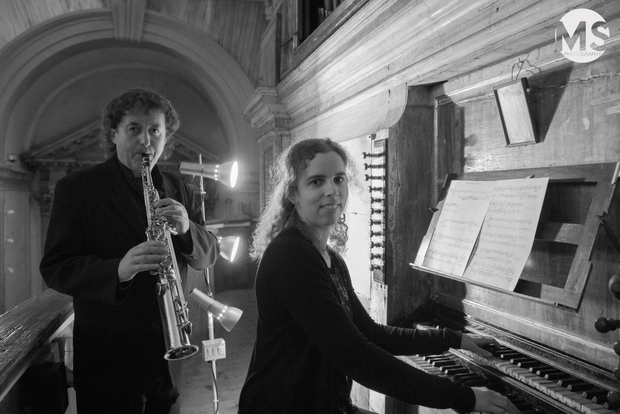 Duo Sax und Orgel schwarzweiss
